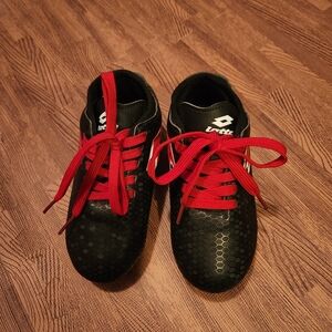 Lotto Kids' Black Soccer Cleats with Red Accents